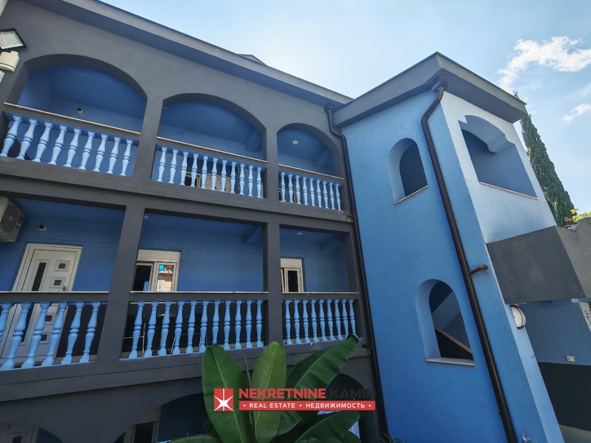 Functional House with Eight Apartments and Large Car Park, Podkošljun, Budva